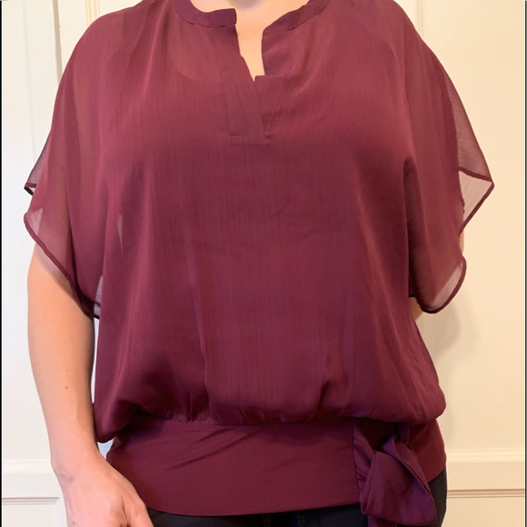 Le Chateau top - Picture 1 of 3